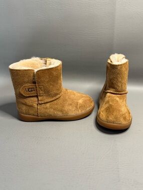 UGG Girls Toddler KEELAN Boots Size 8 Chestnut Brown Suede Lightweight Flexible